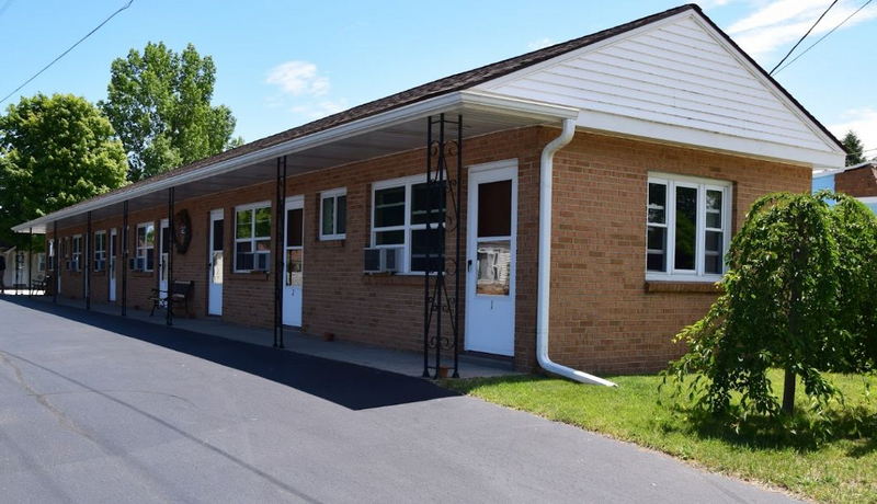 Pleasant Valley Resort Motel - From Web Listing (newer photo)